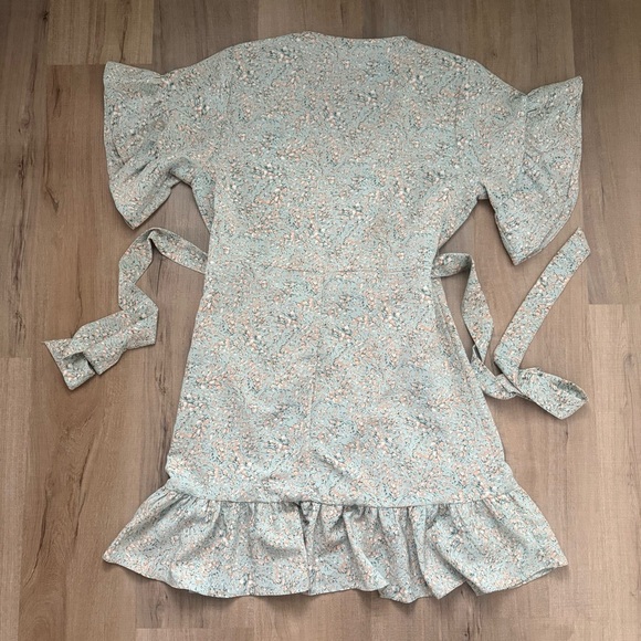 Lovestitch Wrap Dress with Floral Print Size M - Picture 5 of 7